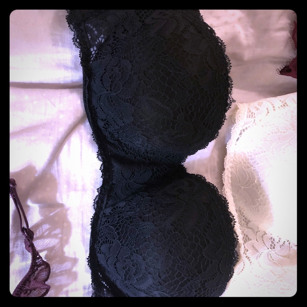 Black lace strapless bra